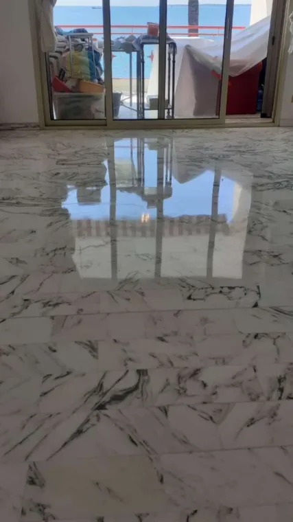 Rénovation d'un sol en marbre à Cannes, Nice, Sols Process 06